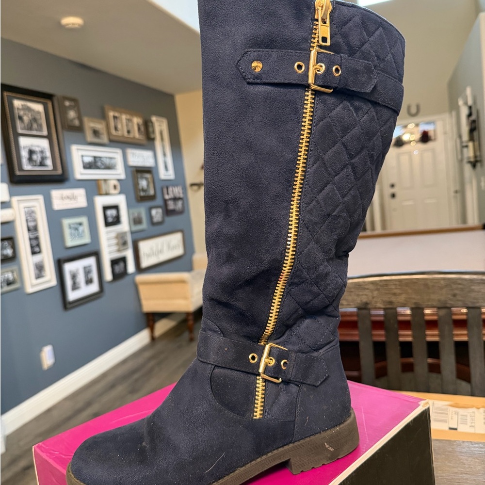 Women's Quilted Navy Knee-High Wide Calf Boots Size 8 1/2 - Picture 3 of 6